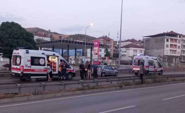 Samsun'da tıra çarpan otomobildeki 6 kişi yaralandı