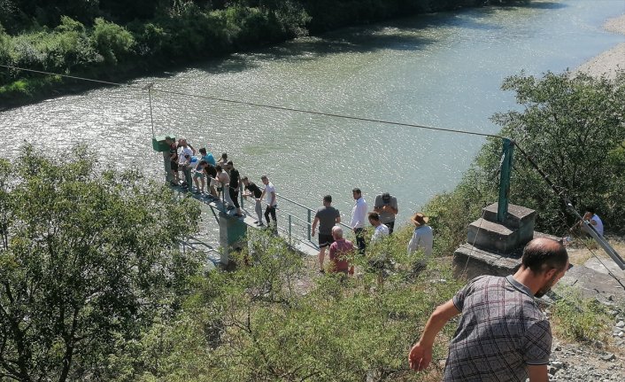 Serinlemek için Yeşilırmak'a giren genç boğuldu