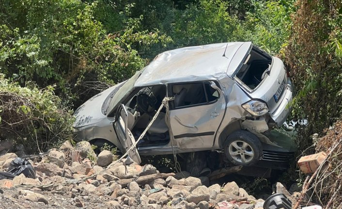 Sinop'ta iki otomobilin çarpıştığı kazada 4 kişi yaralandı