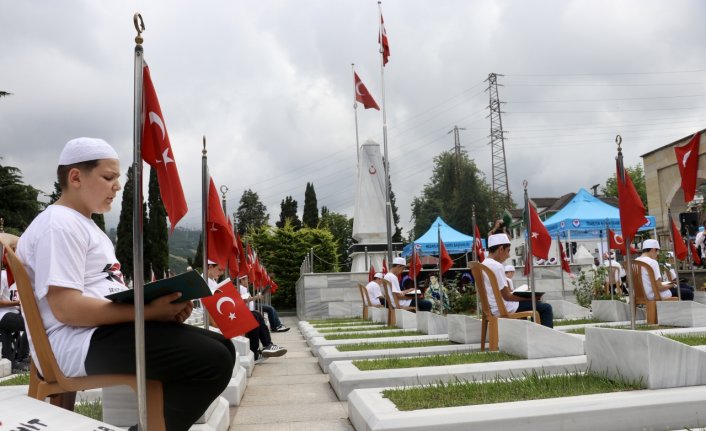 Trabzon'da 100 hafız çocuk Kur'an okuyarak şehitleri andı