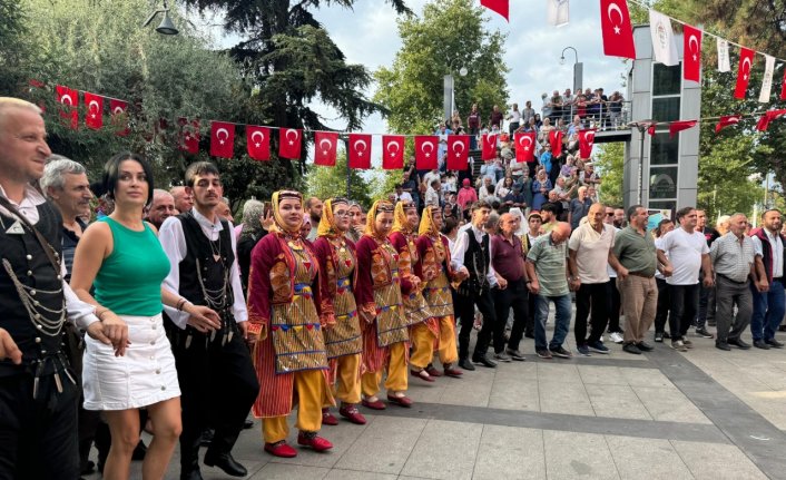 Trabzon'da “32. Uluslararası Akçaabat Müzik ve Halk Oyunları Festivali“ devam ediyor