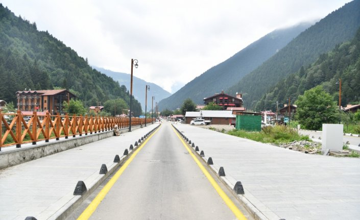 Uzungöl yolu asfaltlandı, yön tabelaları yenilendi