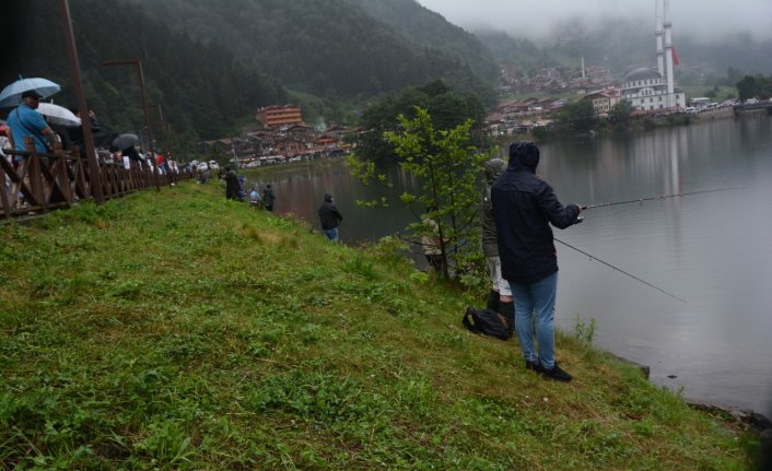 Uzungöl'de 7. Geleneksel Alabalık Avlama Yarışması yapıldı