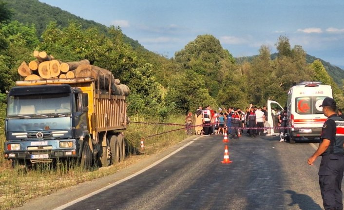 Zonguldak'ta kamyonun çarptığı elektrikli bisiklet sürücüsü öldü