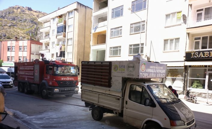 Amasya’da kamyonette çıkan yangını vatandaşlar söndürdü