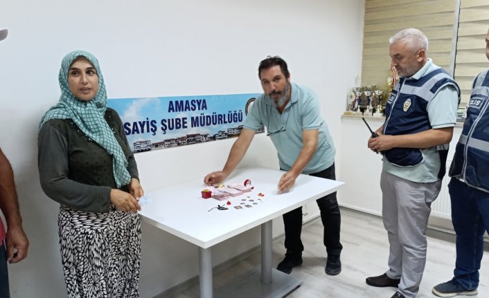 Amasya'da kendilerini jandarma olarak tanıtıp dolandırıcılık yapan 2 kişi yakalandı