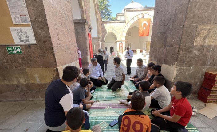 Amasya’da Kur'an kursu öğrencileri kitap okuma etkinliğinde buluştu