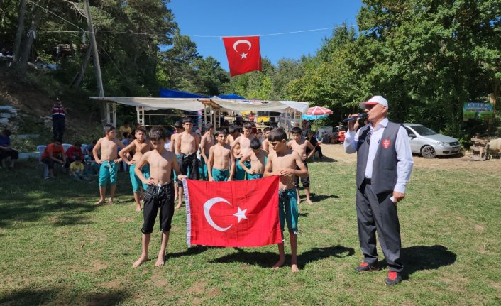 Amasya'da “Şampiyon Mahmut Demir Karakucak Güreşleri“ yapıldı