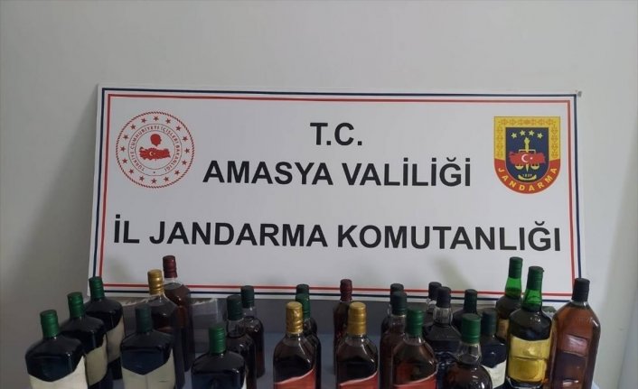 Amasya’da tırın kupa bölümünden gümrük kaçağı 26 şişe alkollü içki çıktı