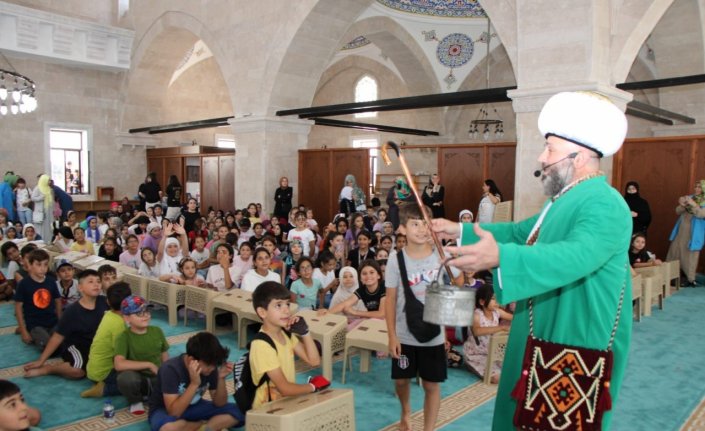 Amasya'da yaz Ku'ran kursu öğrencilerini “Nasrettin Hoca“ ziyaret etti