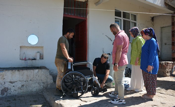 Başçiftlik Belediyesi iki aileye tekerlekli sandalye yardımı yaptı