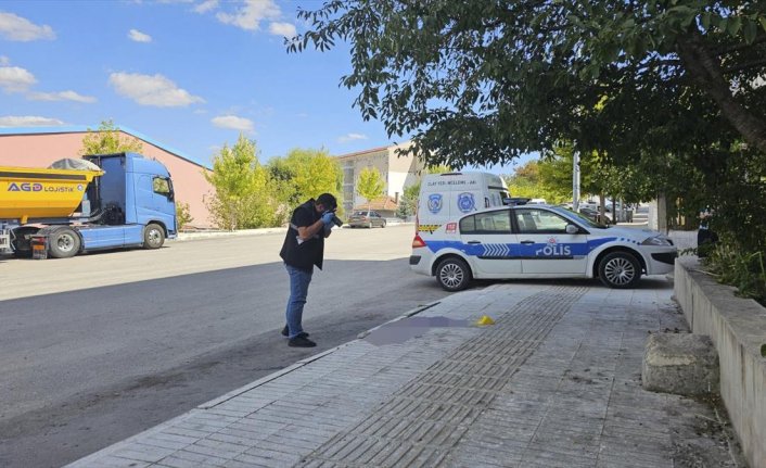 Çorum'da bıçaklı kavgada 17 yaşındaki genç yaralandı