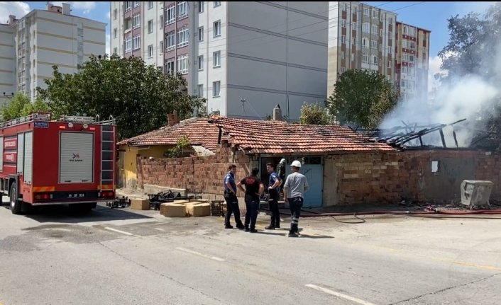 Çorum'da gecekonduda çıkan yangın söndürüldü