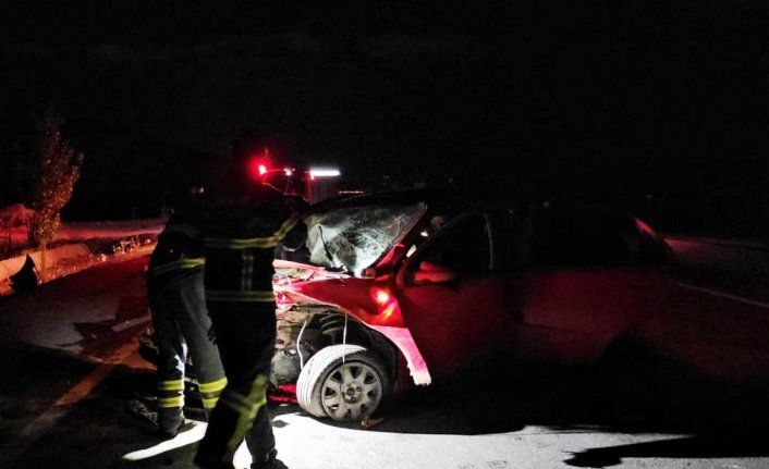 Çorum'da traktörle çarpışan otomobilin sürücüsü yaralandı