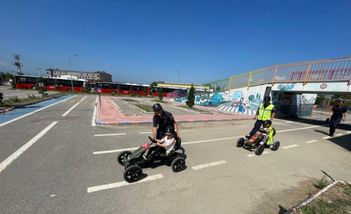 Düzce'de öğrenciler trafik kurallarını deneyimleyerek öğrendi