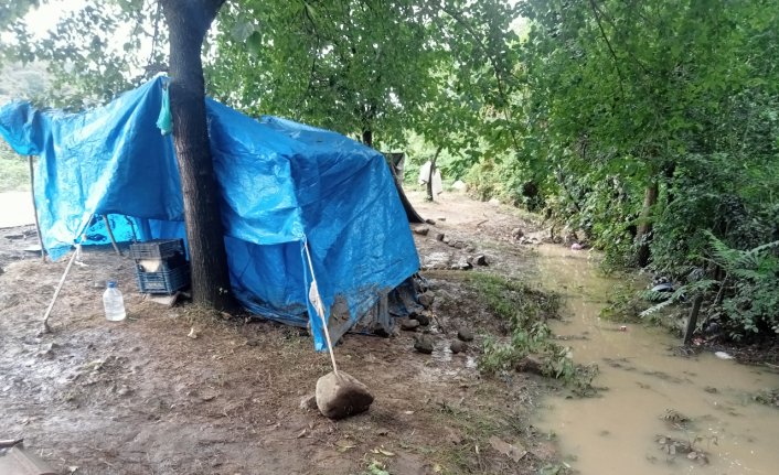 Samsun'da sağanak nedeniyle tarım işçilerinin kaldığı çadırları su bastı