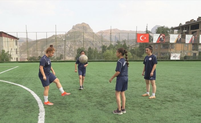 Kadın futbolcular Ankara'da ödüllerine kavuşacak