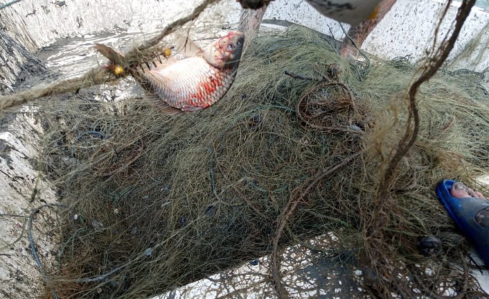 Kastamonu'da baraj gölünden 2 bin metre uzunluğunda “hayalet ağ“ çıkarıldı