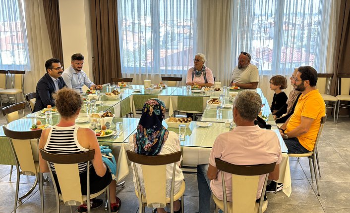 Öğrenci yurtlarında ücretsiz konaklayan emekliler, Bolu'nun doğal güzelliklerini keşfediyor