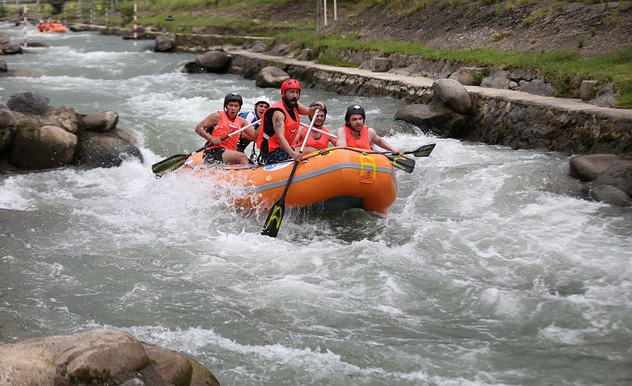 Rize'de ülkeler arası rafting yarışması yapıldı