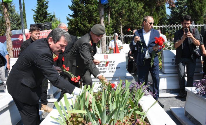 Samsun'da 30 Ağustos Zafer Bayramı dolayısıyla şehit kabirleri ziyaret edildi