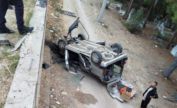 Samsun'da otomobil şarampole devrildi, 2 kişi yaralandı