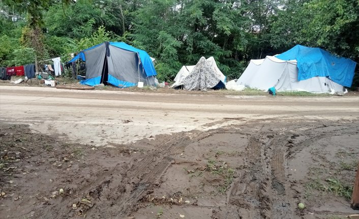 Samsun'da sağanak nedeniyle tarım işçilerinin kaldığı çadırları su bastı