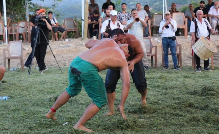 Sinop'ta 3. Geleneksel Abdaloğlu Karakucak Güreşleri yapıldı