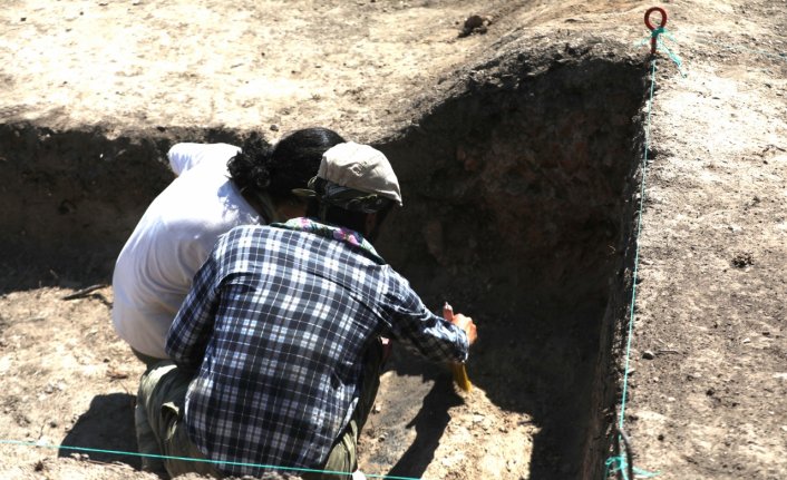 Stajını da yaptığı arkeolojik kazının başkanlığını yürütüyor