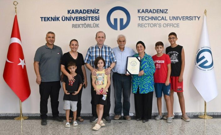 Trabzon'da üniversite mezunu diplomasını 54 yıl sonra teslim aldı