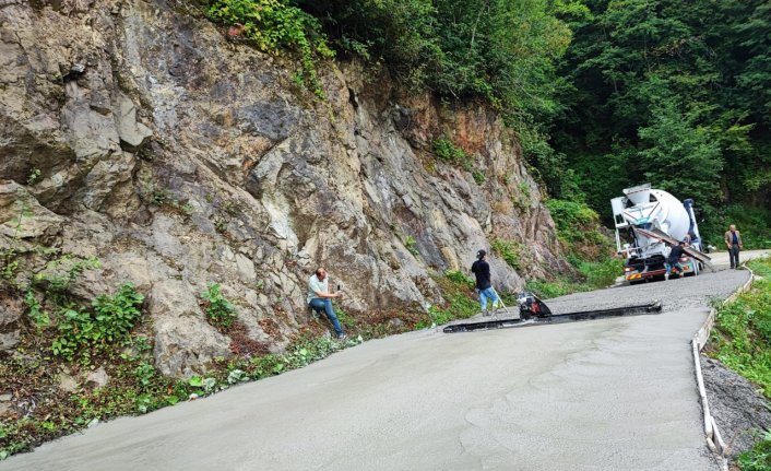 Trabzon'da yol yapım ve bakım çalışmaları devam ediyor