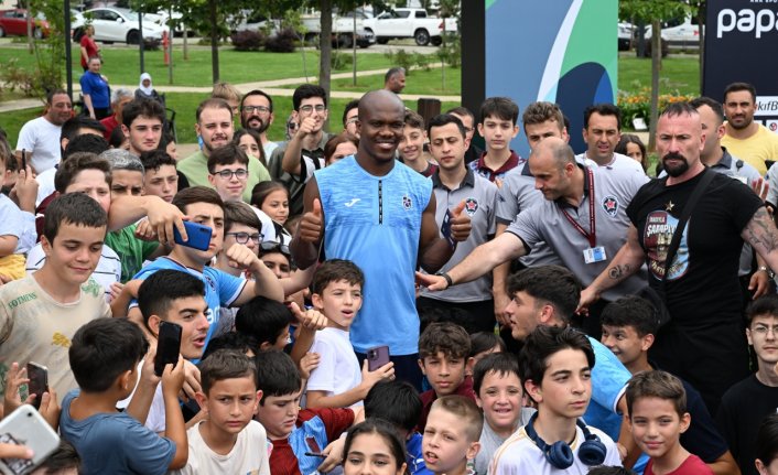 Trabzonsporlu futbolcu Nwakaeme, futbol festivaline katıldı