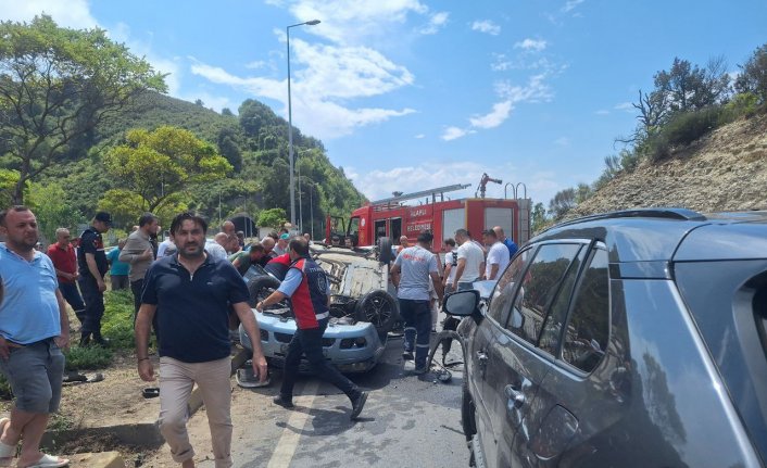 Zonguldak'ta cip ile otomobilin çarpıştığı kazada 1 kişi öldü, 5 kişi yaralandı