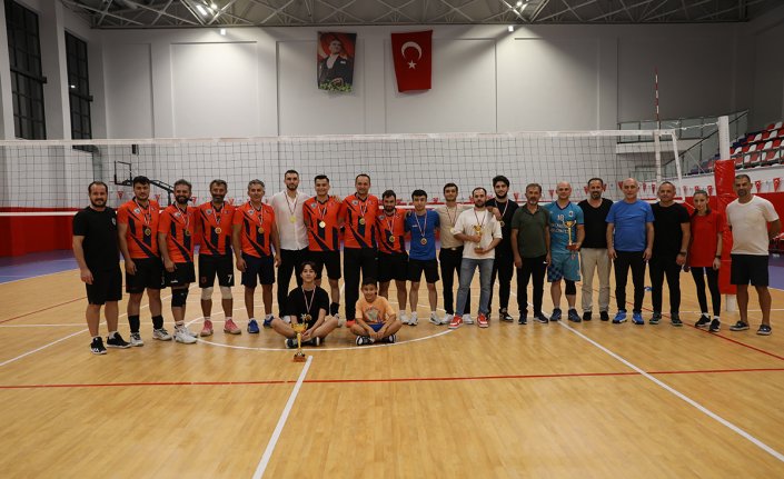 Akçaabat'ta düzenlenen voleybol turnuvası sona erdi