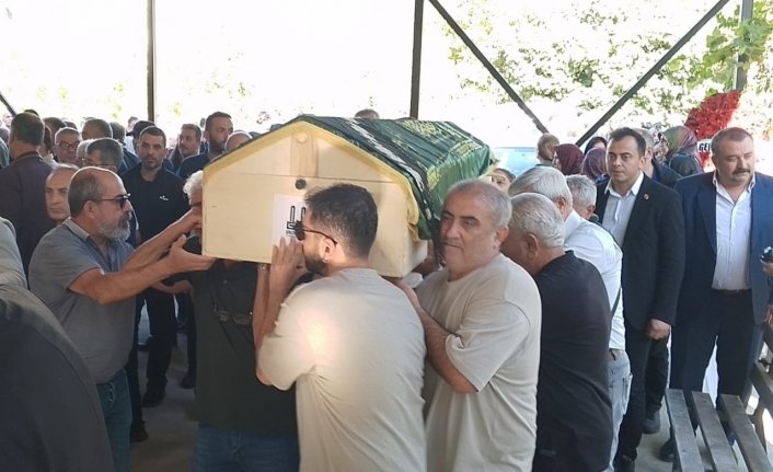 Erzurum'da sulama kanalına düşen araçta ölen çift Zonguldak'ta defnedildi