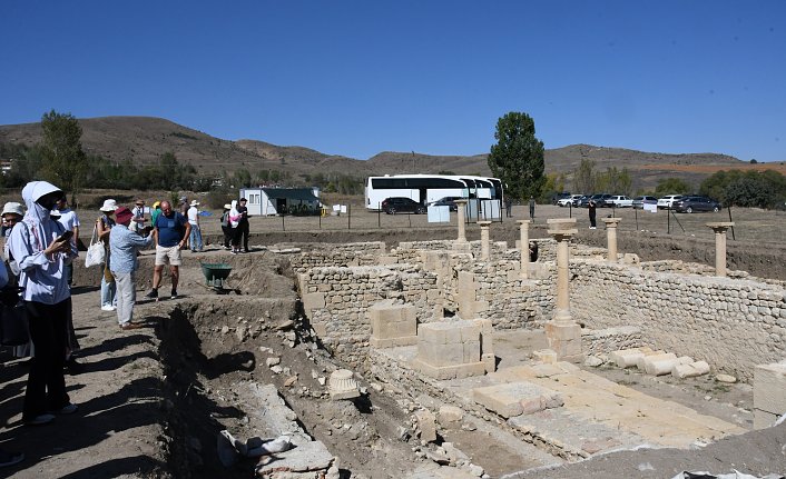 Farklı ülkelerden akademisyenler Satala Antik Kenti kazı alanında incelemede bulundu