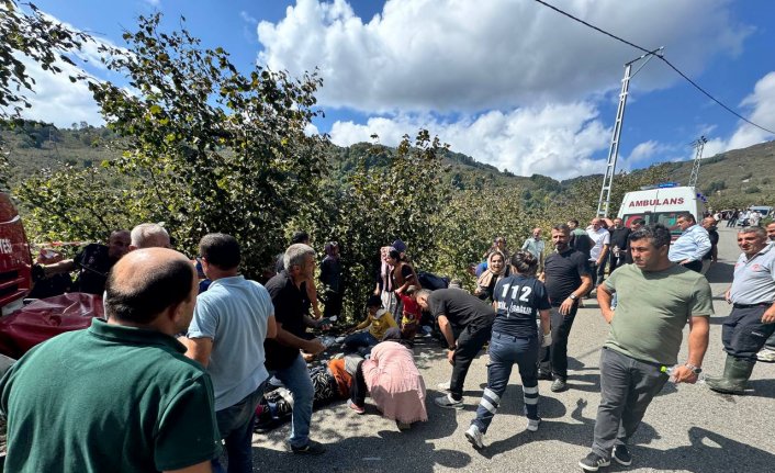 Düzce'de şarampole devrilen minibüsteki 24 tarım işçisi yaralandı