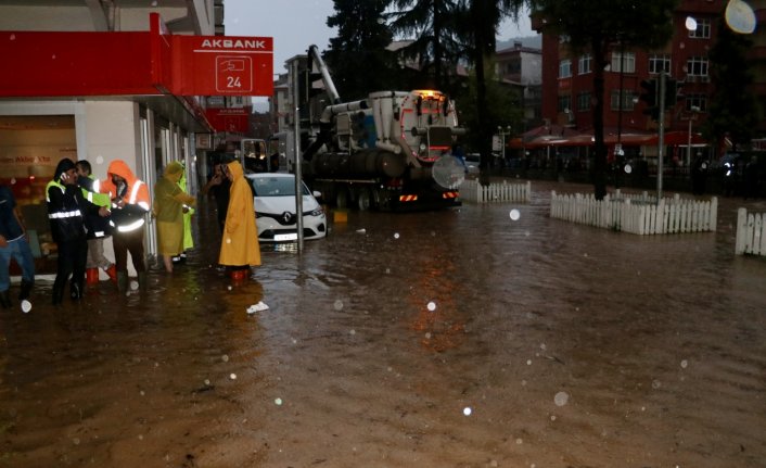 Trabzon'da sağanak etkili oldu