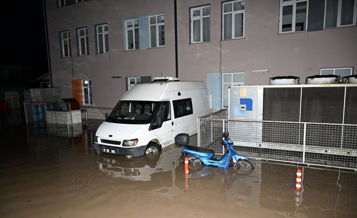 Trabzon'da sağanak etkili oldu