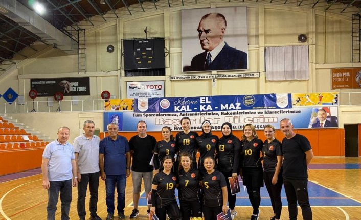 Kamu Kurumları Spor Oyunları'nda Mecitözü Kadın Voleybol Takımı şampiyon