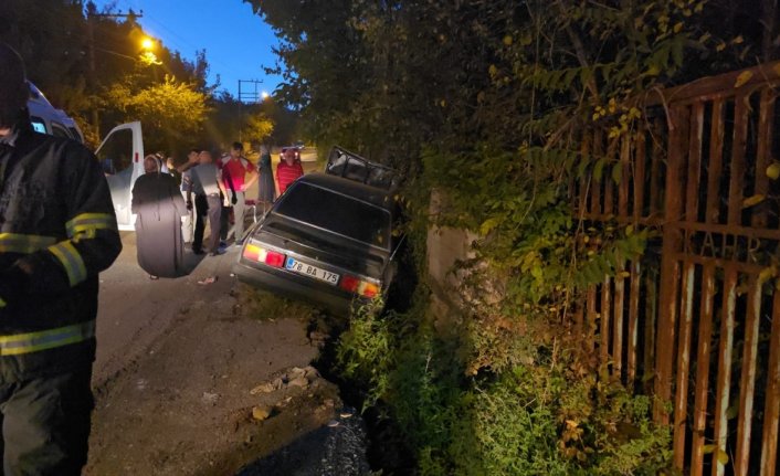 Karabük'teki iki trafik kazasında 3 kişi yaralandı