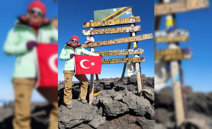 Kız çocuklarının eğitimi için Afrika'nın en yüksek dağı Kilimanjaro'ya tırmandı