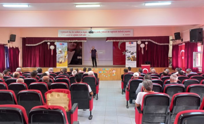 Mecitözü'nde çiftçilere arıcılığın önemi anlatıldı