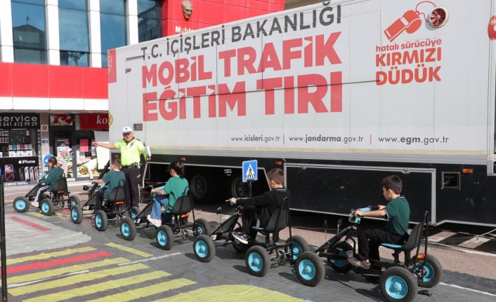 “Mobil Trafik Eğitim Tırı“ ile Havza'da öğrencilere eğitim verildi