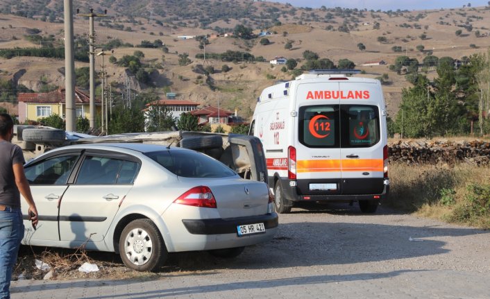 Taşova'da iki otomobilin çarpıştığı kazada 2 kişi yaralandı