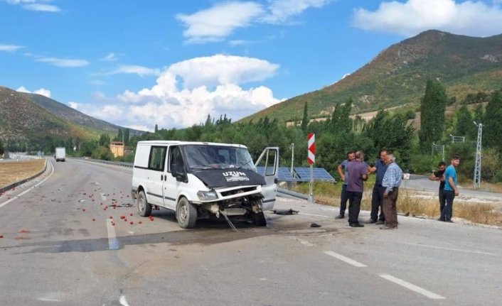 Tokat'ta iki kamyonetin çarpıştığı kazada 4 kişi yaralandı