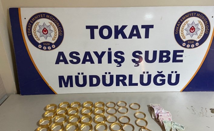 Tokat’ta kuyumcuya sahte altın satan yabancı uyruklu 2 kişi tutuklandı