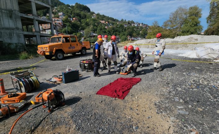 Zonguldak'ta yarışmaya hazırlanan madenciler deprem tatbikatına katıldı