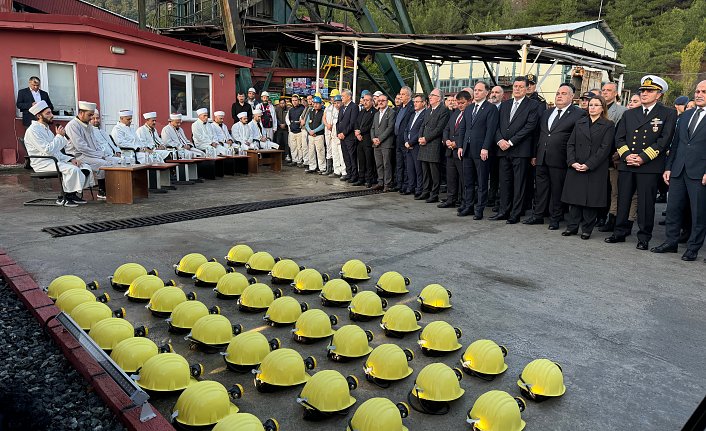 Amasra'daki patlamada hayatını kaybeden 43 madenci anıldı