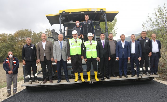 Amasya Valisi Bakan asfalt çalışmalarını yerinde inceledi